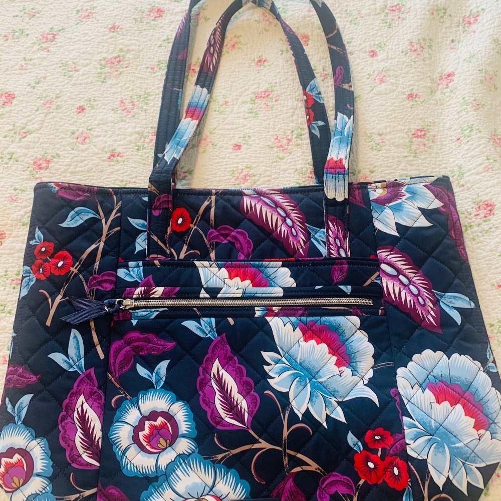 Vera Bradley Vera Tote in Mayflower in Bloom